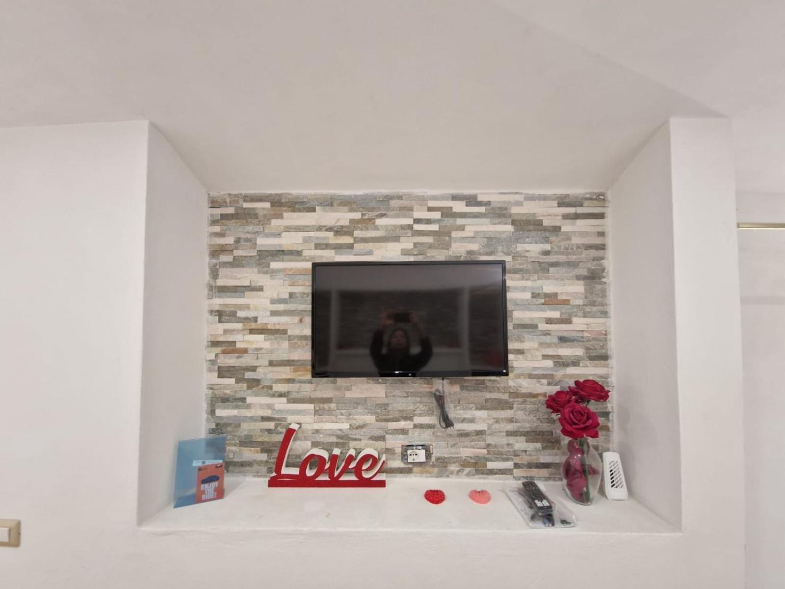 The Love Basement Apartment Рим Екстериор снимка